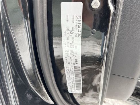 Used 2019 Chrysler Pacifica Touring-L image 33