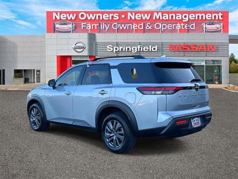 Certified 2024 Nissan Pathfinder SV image 6