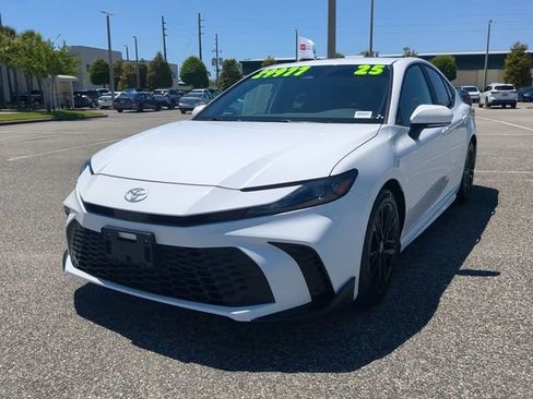 Certified 2025 Toyota Camry SE image 8