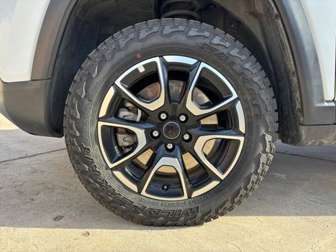 Used 2025 Jeep Compass Trailhawk image 29