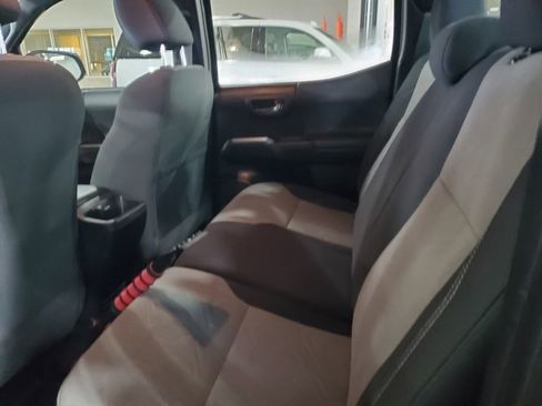 Used 2023 Toyota Tacoma TRD Sport w/ Technology Package image 8