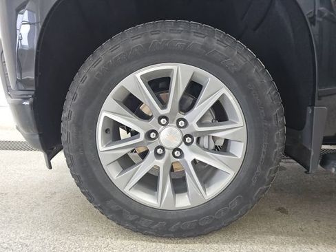 Used 2022 Chevrolet Silverado 1500 High Country w/ Technology Package image 10