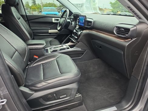 Used 2022 Ford Explorer Limited w/ Hybrid Equipment Group 310A AWD/4WD image 17