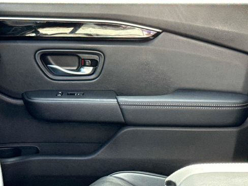 Certified 2025 Honda Pilot Touring image 24