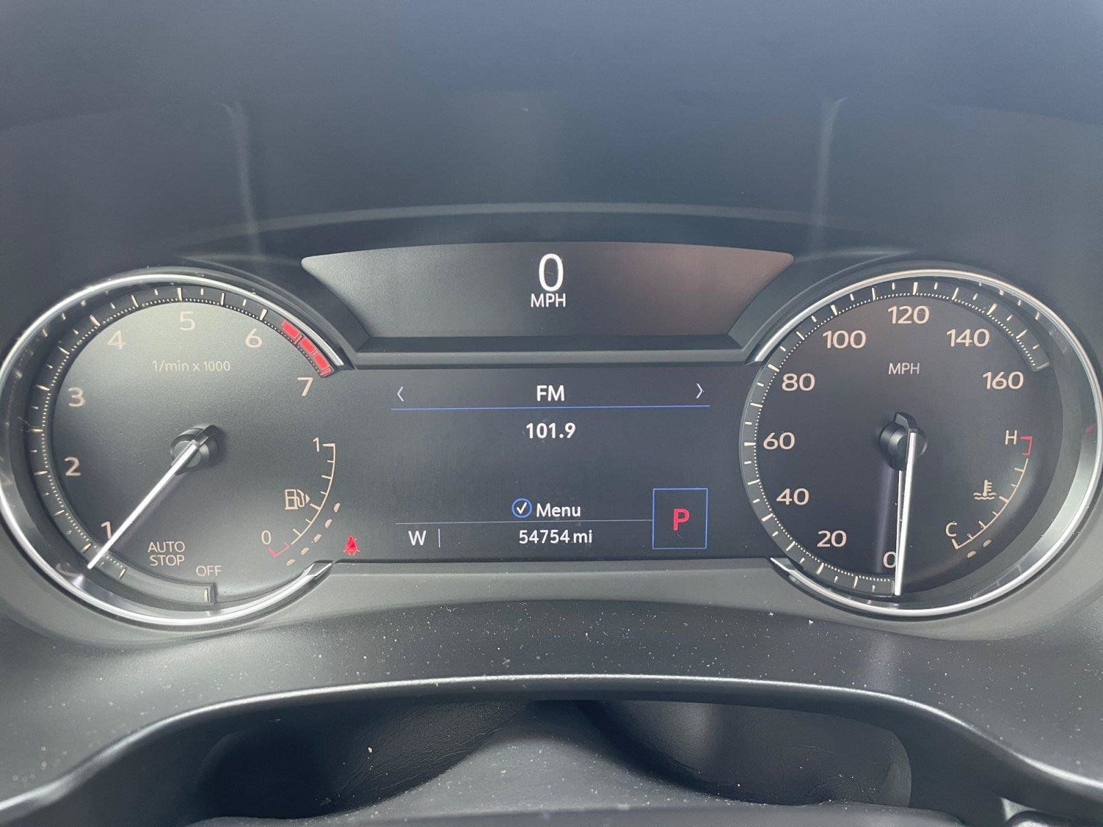 Used 2022 Cadillac XT4 Premium Luxury w/ Safety Alert Package FWD image 18