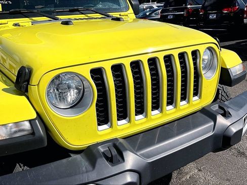 Used 2023 Jeep Gladiator Overland AWD/4WD image 5