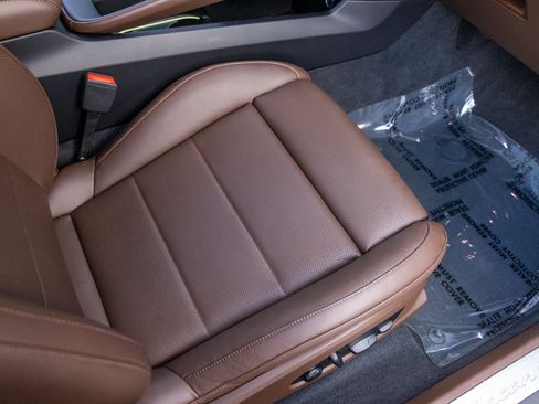 Certified 2025 Porsche Macan 4 Electric image 50