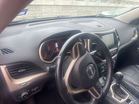 Used 2017 Jeep Cherokee High Altitude image 2