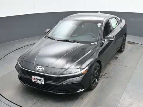 New 2026 Hyundai Elantra SEL Sport Premium FWD image 34
