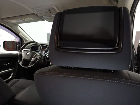 Used 2021 Nissan Titan SV w/ SV Convenience Package image 14