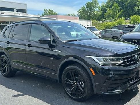Used 2024 Volkswagen Tiguan SE R-Line AWD/4WD image 3