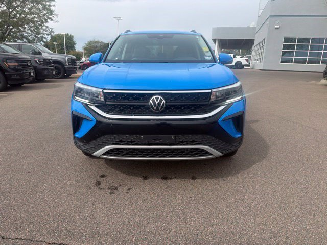 Used 2024 Volkswagen Taos SE AWD/4WD image 3