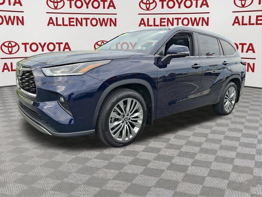 Used 2025 Toyota Highlander Platinum AWD/4WD image 3