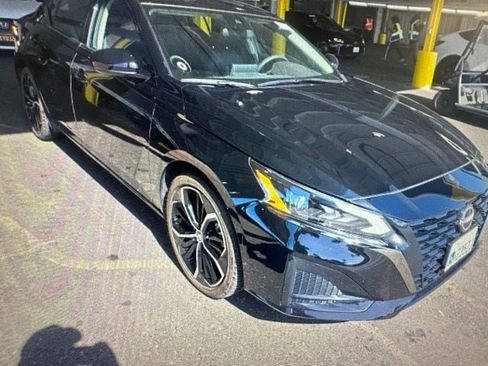 Used 2024 Nissan Altima 2.5 SR FWD image 11
