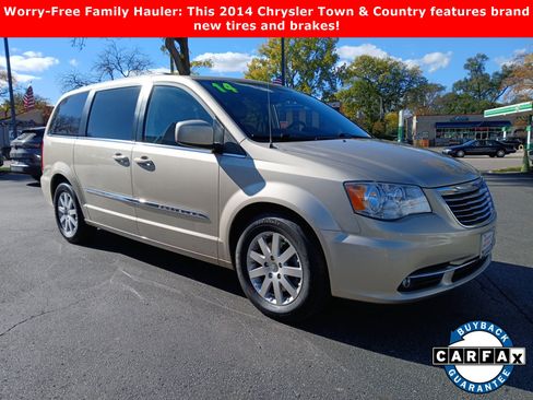 Used 2014 Chrysler Town & Country Touring image 1