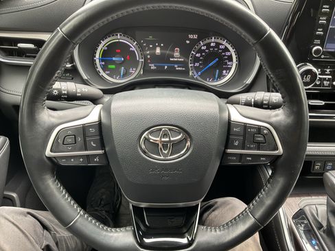Used 2022 Toyota Highlander Limited FWD image 18