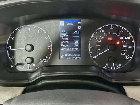 Used 2025 Toyota Corolla LE FWD image 18