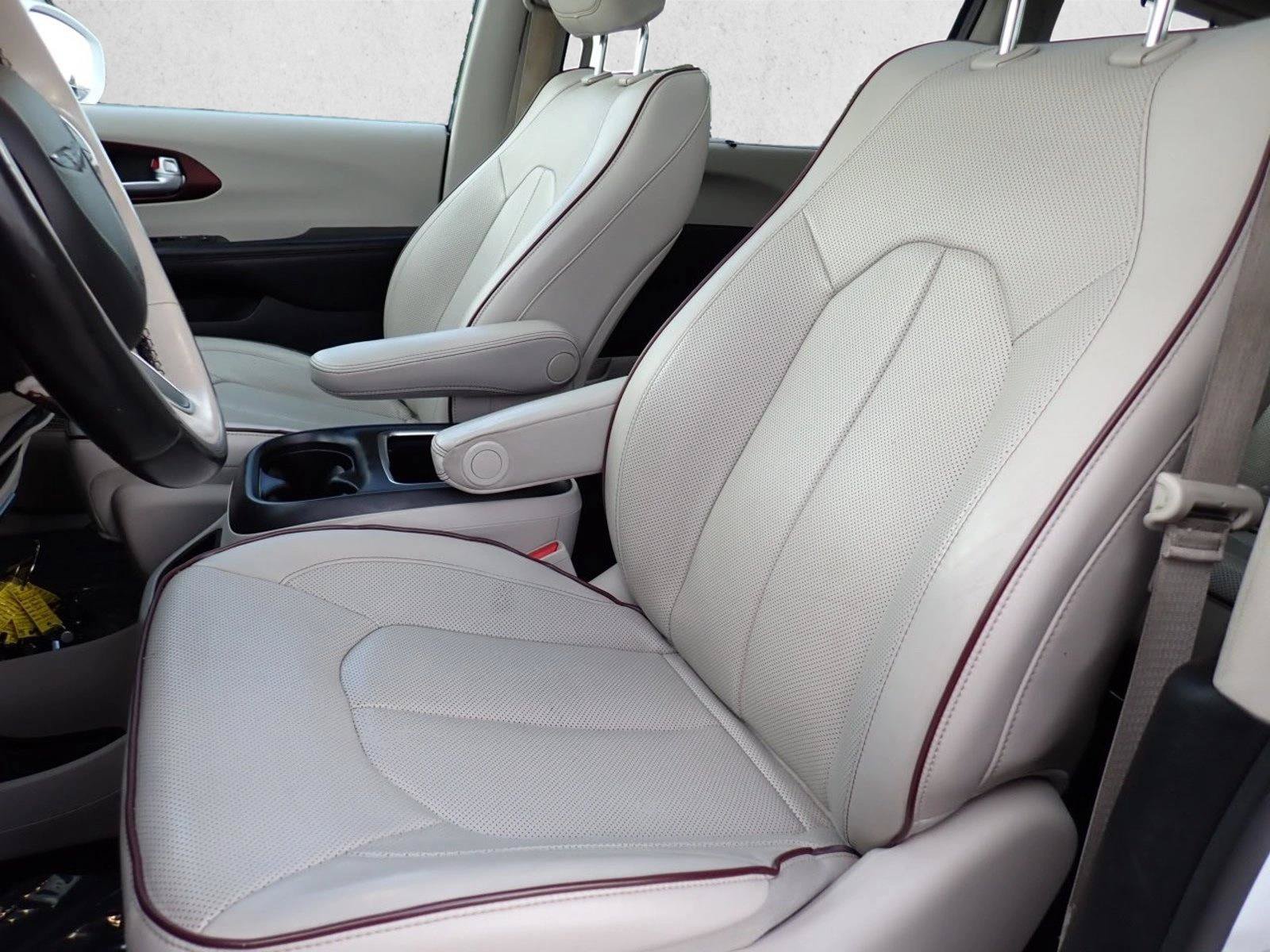 Used 2020 Chrysler Pacifica Limited FWD image 15