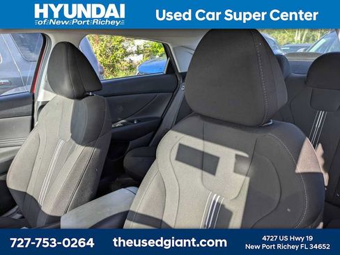 Used 2023 Hyundai Elantra SEL w/ Convenience Package FWD image 3