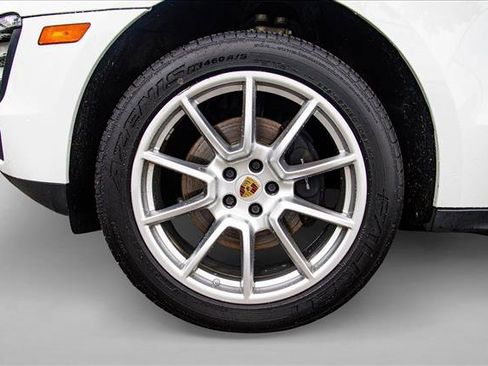 Used 2018 Porsche Macan AWD/4WD image 9