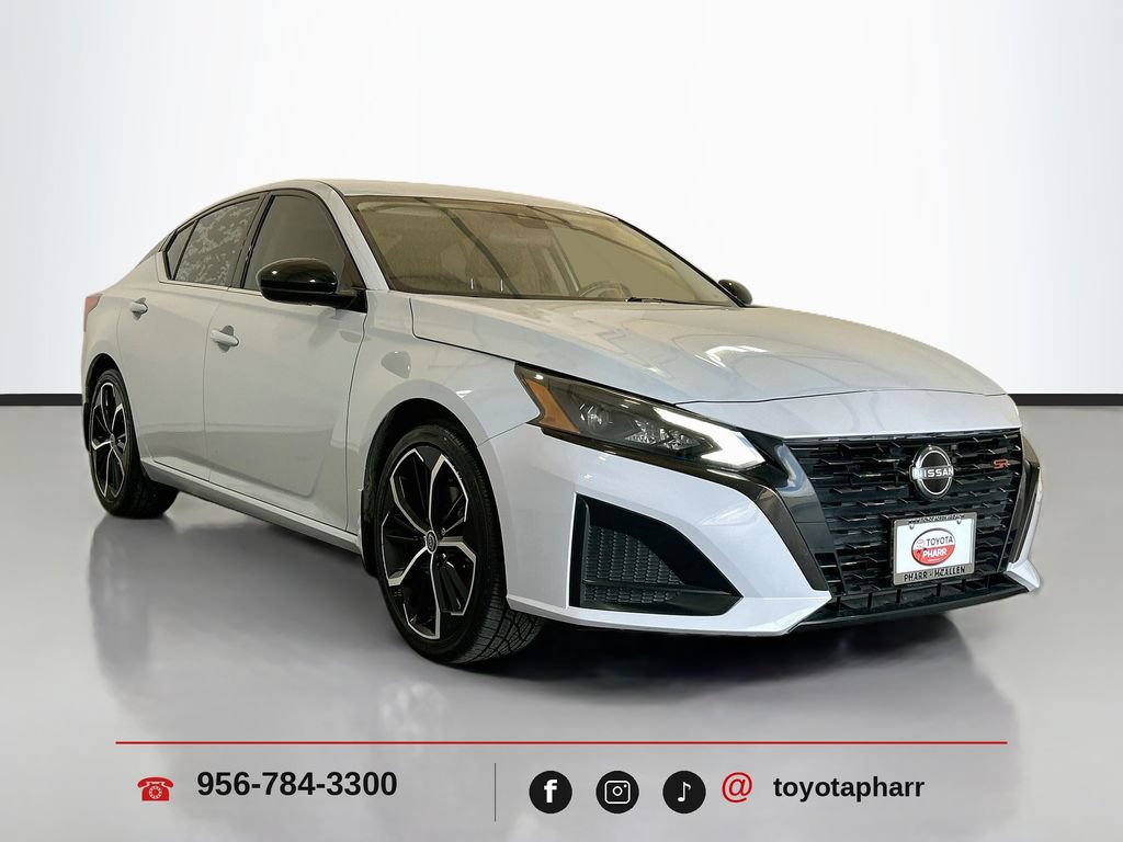 Used 2023 Nissan Altima 2.5 SR FWD image 3