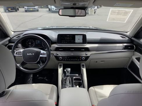 Used 2022 Kia Telluride EX w/ EX Premium Package FWD image 6