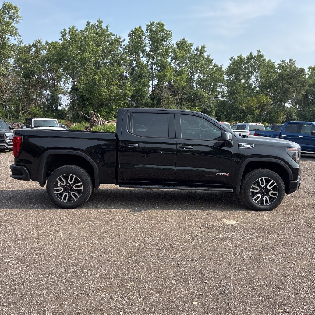 Used 2024 GMC Sierra 1500 AT4 w/ Technology Package AWD/4WD image 5