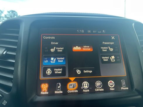 Used 2017 Jeep Cherokee Overland FWD image 24