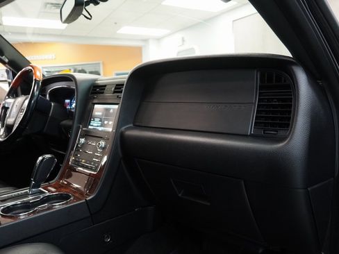 Used 2015 Lincoln Navigator 4WD image 29