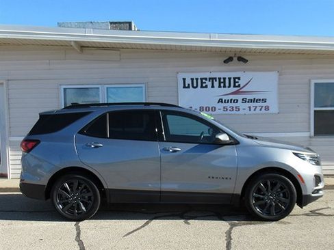 Used 2023 Chevrolet Equinox RS FWD image 3
