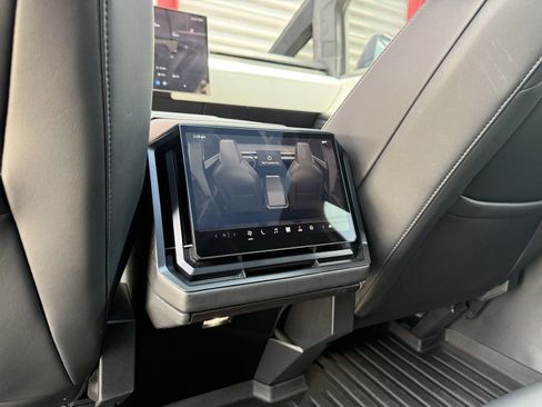 Used 2024 Tesla Cybertruck AWD Crew Cab image 25