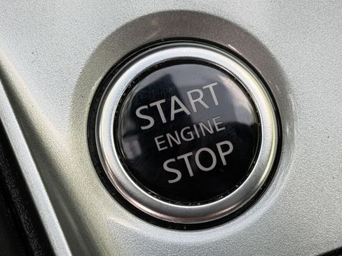 Used 2025 Nissan Altima 2.5 SV image 18