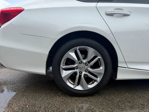 Used 2018 Honda Accord LX image 32