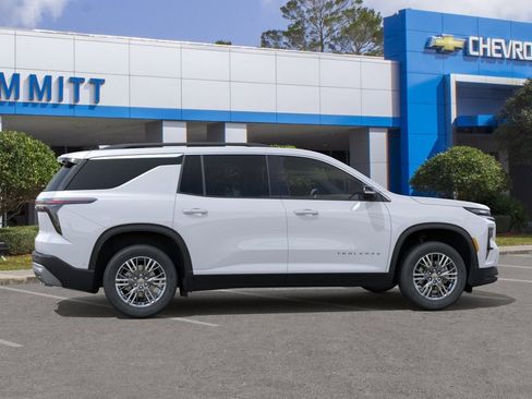 New 2026 Chevrolet Traverse LT w/ Enhanced Driving Package FWD image 5