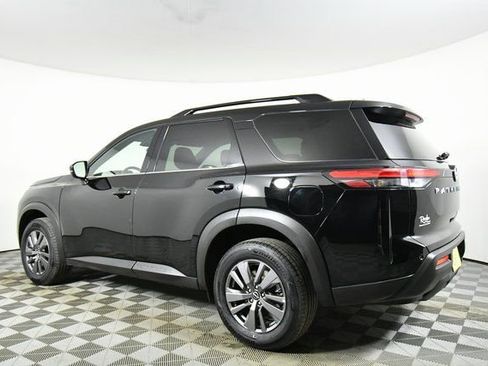 Used 2025 Nissan Pathfinder SV image 14