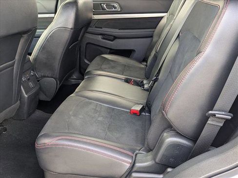 Used 2019 Ford Explorer XLT w/ Equipment Group 202A image 18