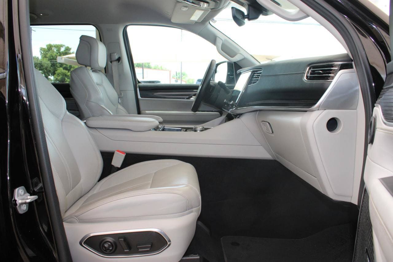 Used 2022 Jeep Wagoneer Series I AWD/4WD image 19
