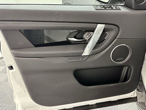Used 2024 Land Rover Discovery Sport S image 11