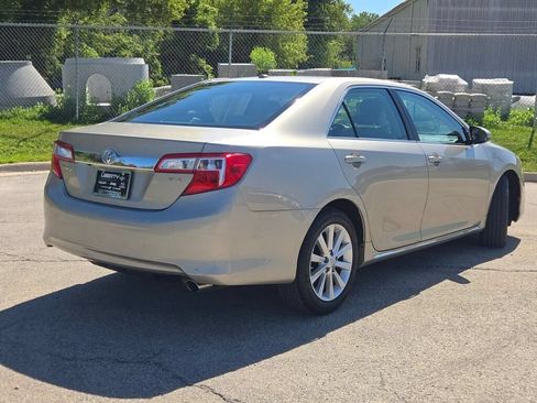 Used 2014 Toyota Camry XLE w/ Leather Package FWD image 12