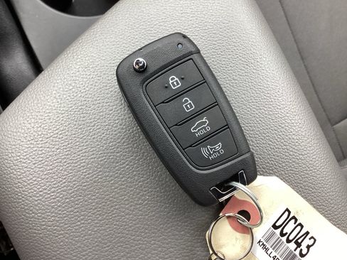 Used 2024 Hyundai Elantra SE FWD image 31