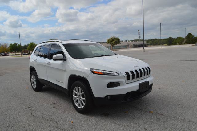 Used 2017 Jeep Cherokee Latitude AWD/4WD image 2
