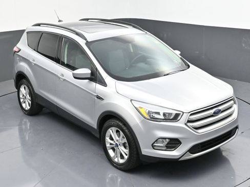 Used 2018 Ford Escape SE image 44