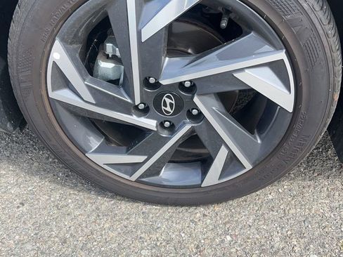 Used 2025 Hyundai Elantra Sport image 9