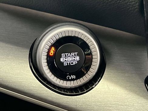 Used 2025 Jeep Wagoneer 4WD image 27