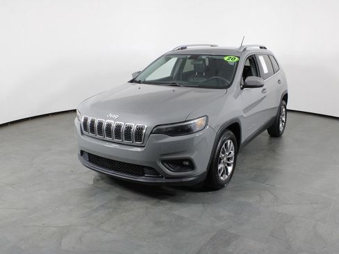 Used 2020 Jeep Cherokee Latitude Plus FWD image 2
