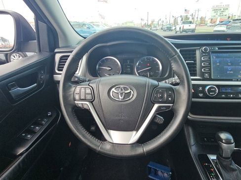 Used 2015 Toyota Highlander Limited w/ Driver Technology Package AWD/4WD image 10
