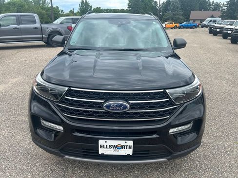 Used 2020 Ford Explorer XLT w/ Equipment Group 202A AWD/4WD image 2