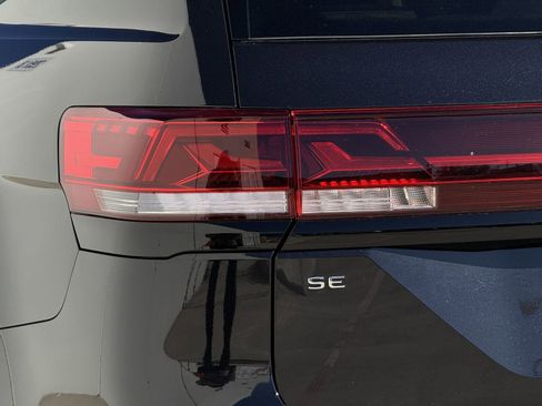 New 2026 Volkswagen Atlas Peak Edition AWD/4WD image 8