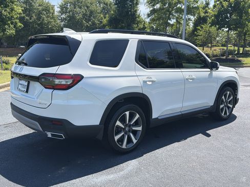 Certified 2025 Honda Pilot Elite image 9