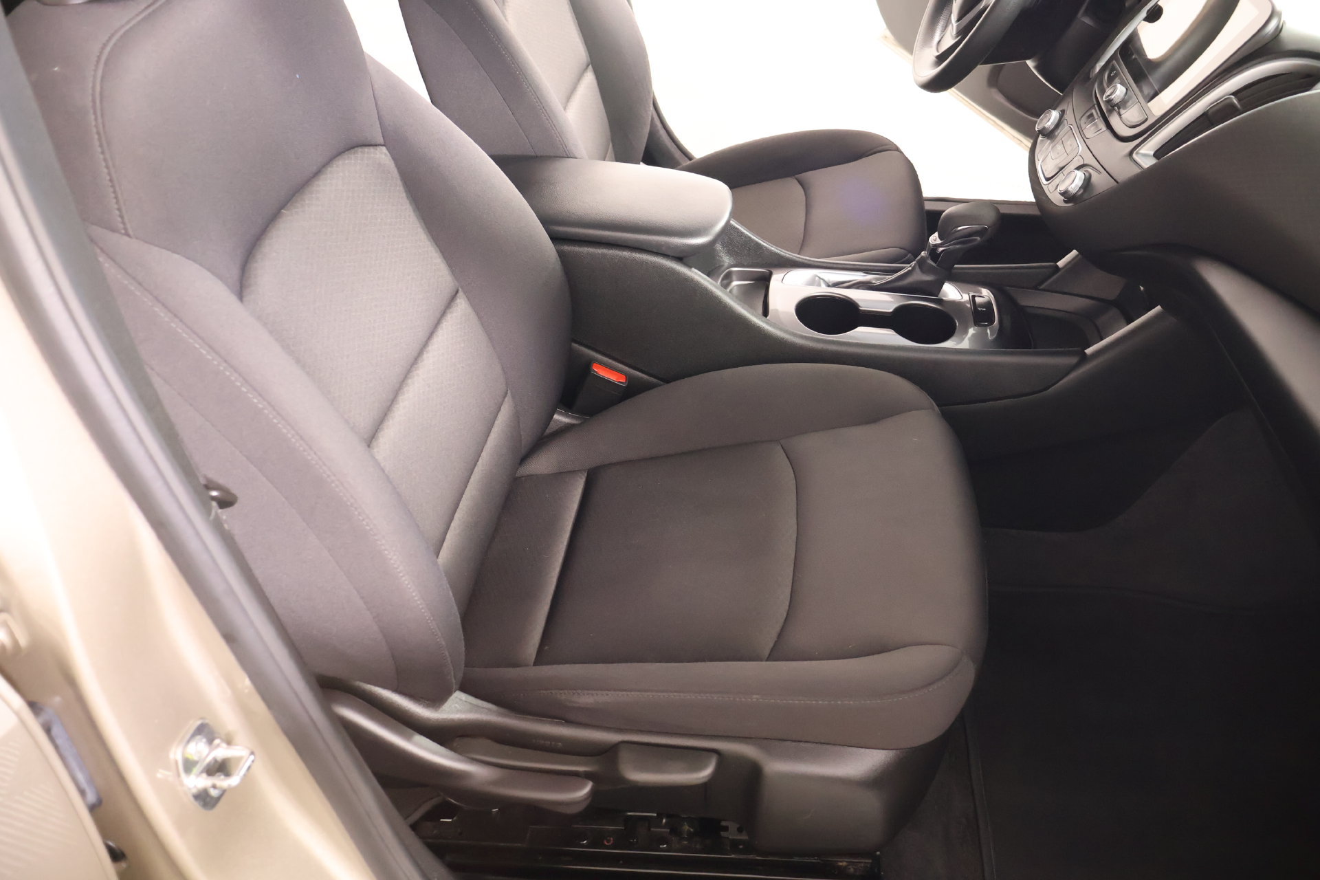 Used 2022 Chevrolet Malibu LS FWD image 12